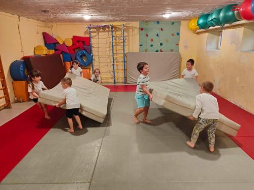 18555460-EB41-46C6-83DF-FB25FA534430