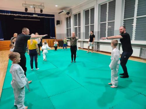 20561C45-B536-4954-930D-B68D25AB442A