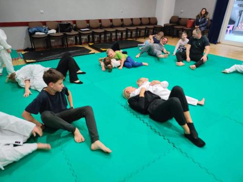 8ABCAA11-2264-43F6-94EA-0D4EFDFA2BDD