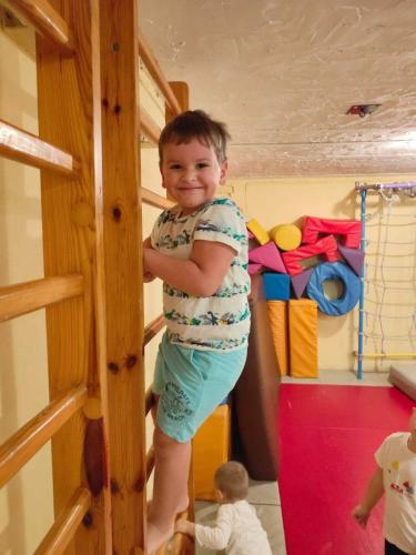 9D5940A5-415F-4F69-AA3A-969E6FC293B8