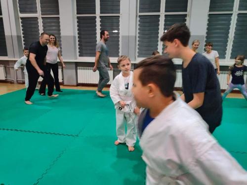 9F2940BB-1CCE-4A46-8AE4-E12DB30CA77B