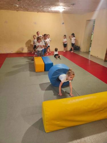 D4DF9A41-D24A-414C-84AF-C2ED1EA57331